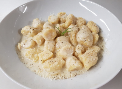 Gnocchi di polenta con fonduta di Strachitunt DOP del Ristorante La Scagna